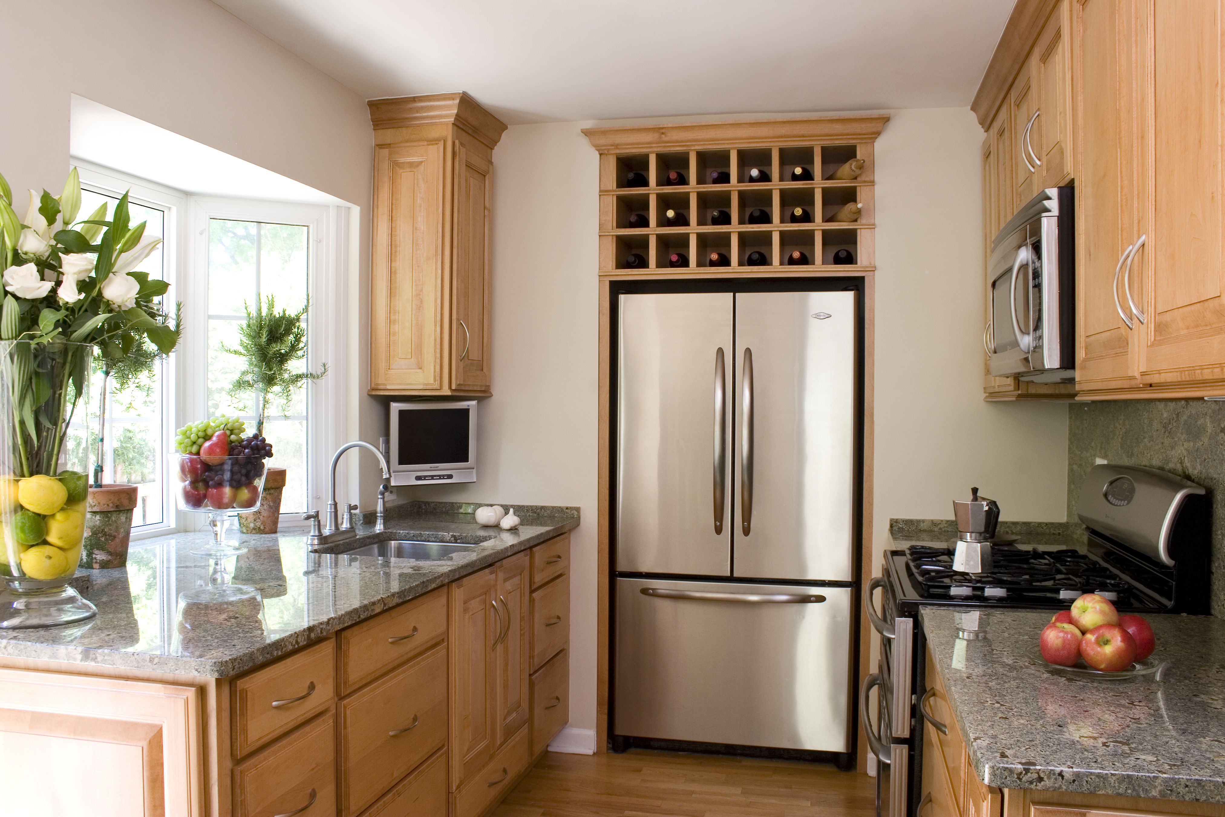 Maximizing Small Kitchen Spaces: Smart Design Solutions